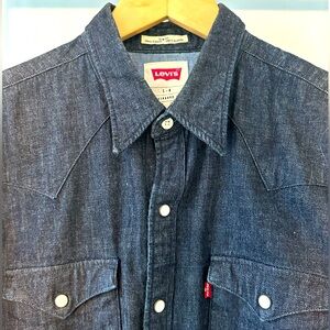 Levi’s denim western shirt with snaps - large slim fit - like new condition